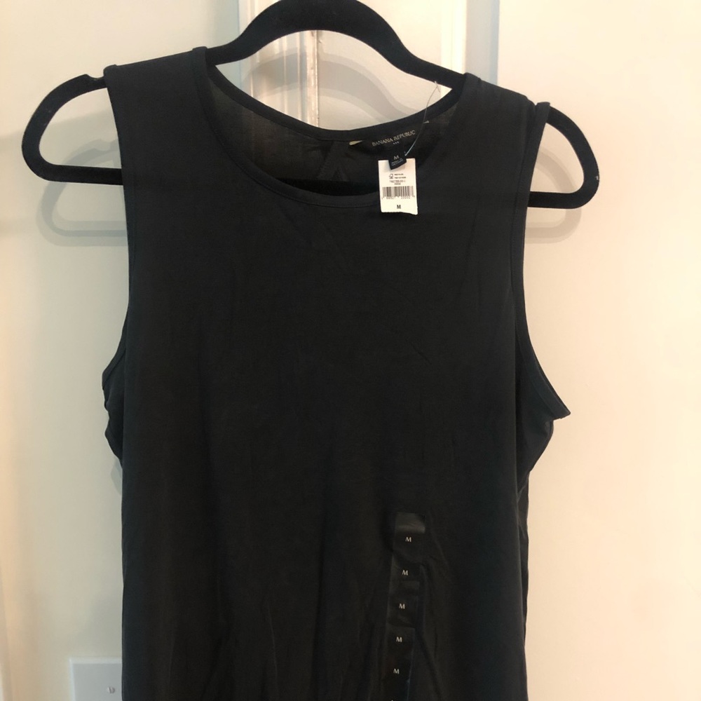 NWT BANANA REPUBLIC KEY HOLE BACK SHIRT SIZE M